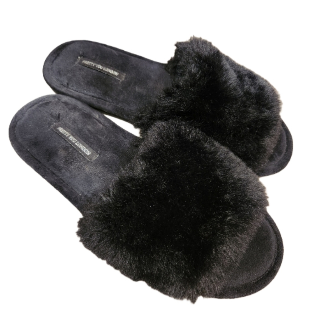 Pretty You London Fuzzy black slipper‎ slides soft and warm 7-8